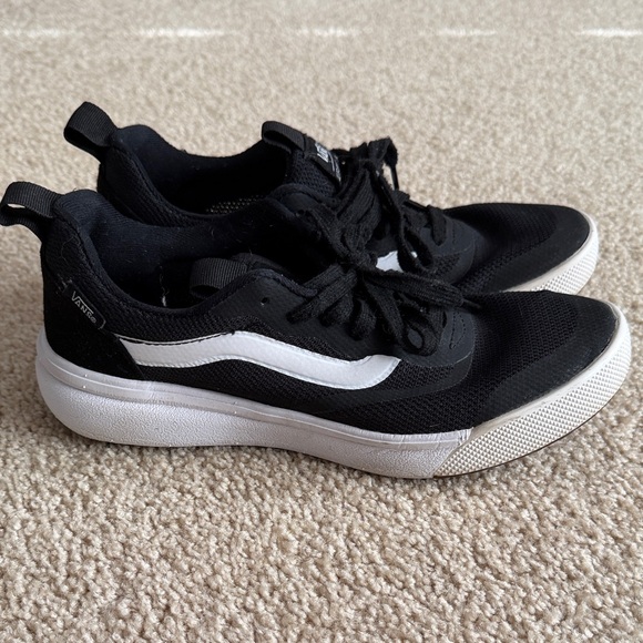 Vans UltraRange Black and White Sneakers - Picture 4 of 5